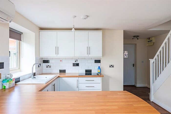 2 Bedroom Cottage To Rent In Holmpton Road, Hollym, Withernsea, HU19