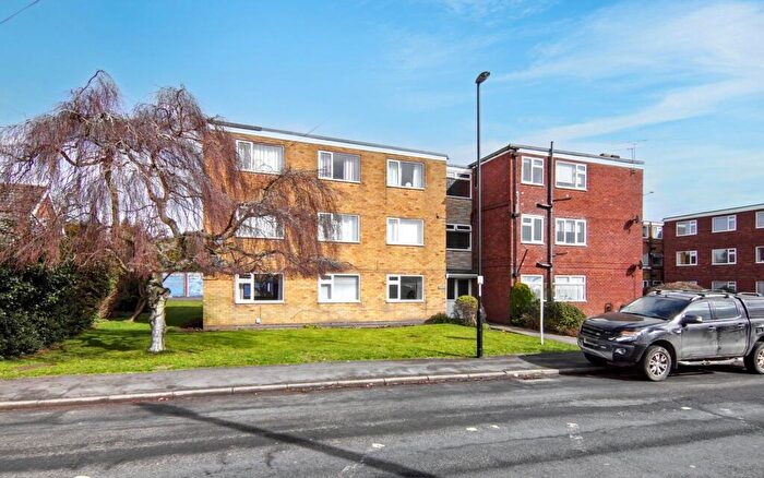 2 Bedroom Flat For Sale In Upper Eastern Green Lane, Coventry, CV5