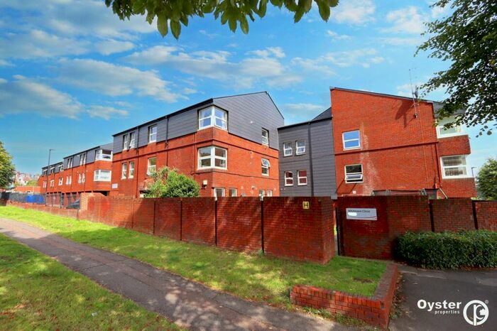 3 Bedroom Flat To Rent In Whitmore Close, London, N11