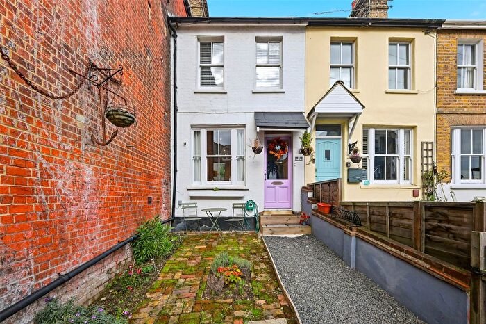 2 Bedroom End Terrace House For Sale In Leigh Hill, Leigh-On-Sea, Essex, SS9