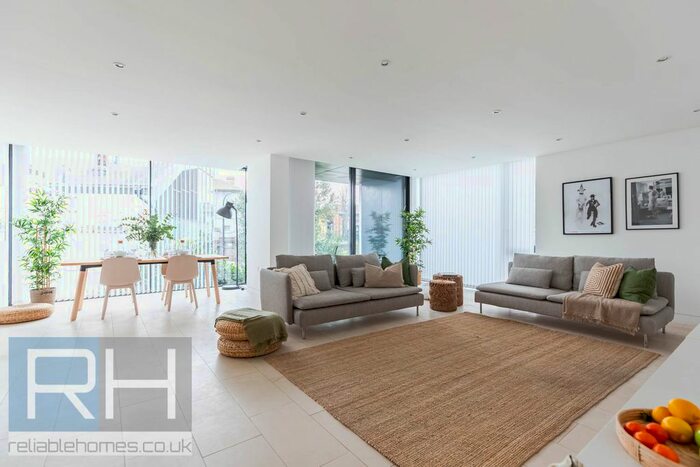 3 Bedroom Flat To Rent In Latitude House, Oval Road, Camden, London, NW1