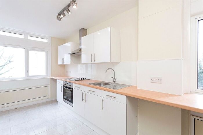 2 Bedroom Flat To Rent In Cedars Road, London, SW4
