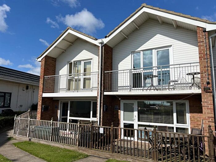 3 Bedroom Chalet For Sale In The Street, Corton, Lowestoft, NR32