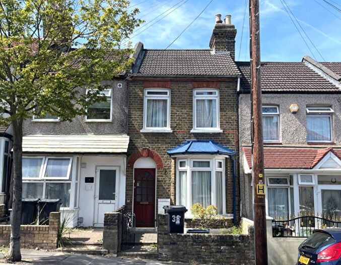 3 Bedroom Terraced House For Sale In Netley Road, Ilford, IG2