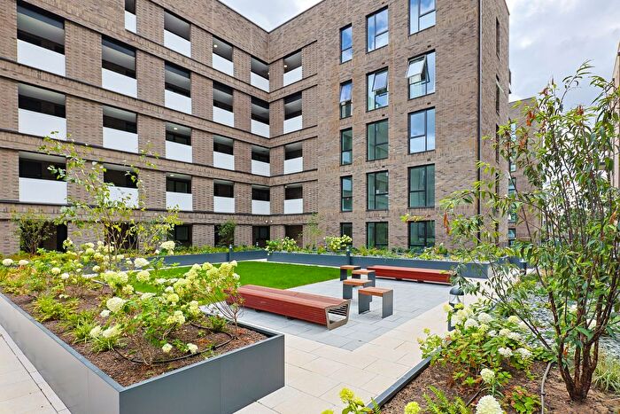 2 Bedroom Flat For Sale In The Fairway, Harrow, HA0