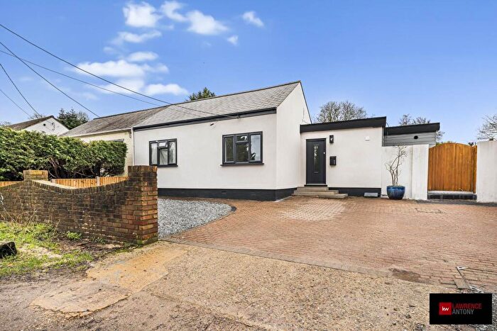 3 Bedroom Semi-Detached House For Sale In Disraeli Road, Rayleigh, SS6