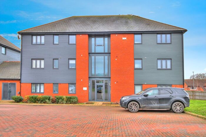 2 Bedroom Flat For Sale In Suffolk Punch Close, Milton Keynes, MK13