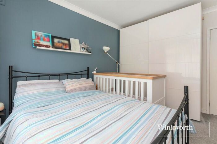 1 Bedroom Apartment For Sale In Basing Way, Finchley, London, N3