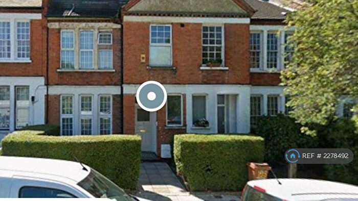 2 Bedroom Maisonette To Rent In Holmleigh Road, London, N16