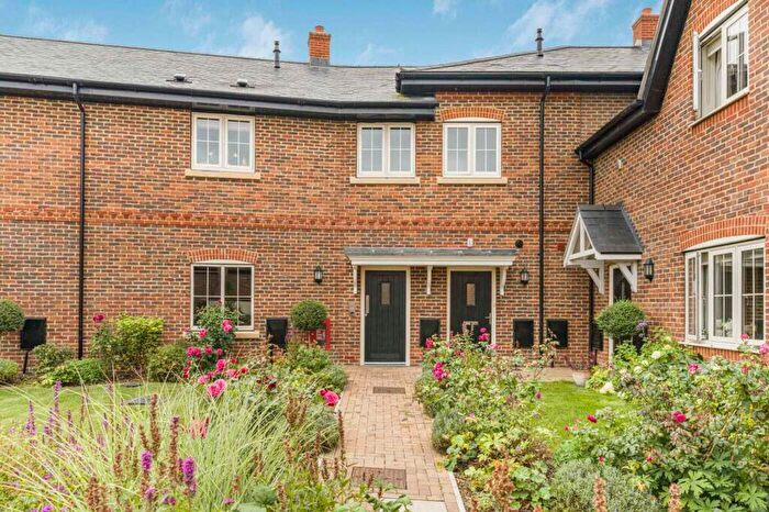 2 Bedroom Flat For Sale In Hampdens Way, Pyrton, OX49