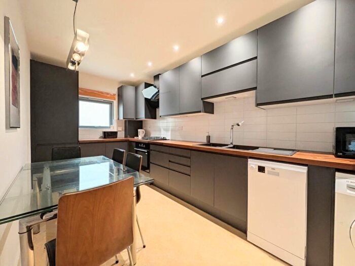 2 Bedroom Flat For Sale In Kinglet Close, Forest Gate, E7