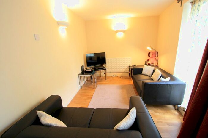 2 Bedroom Flat To Rent In Eaton Road, Sutton, SM2