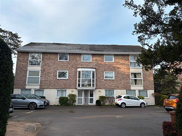 2 Bedroom Apartment To Rent In The Park, GL50