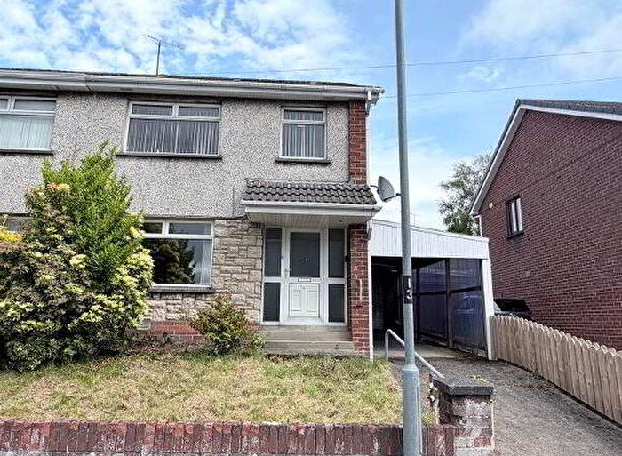 3 Bedroom Semi-Detached House For Sale In Lisnarea Avenue, Derry, BT48