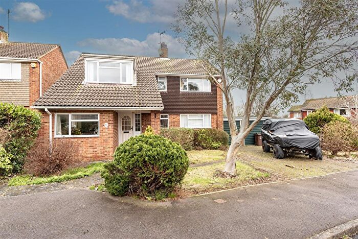4 Bedroom Detached House For Sale In Shepherds Way, Harpenden, AL5