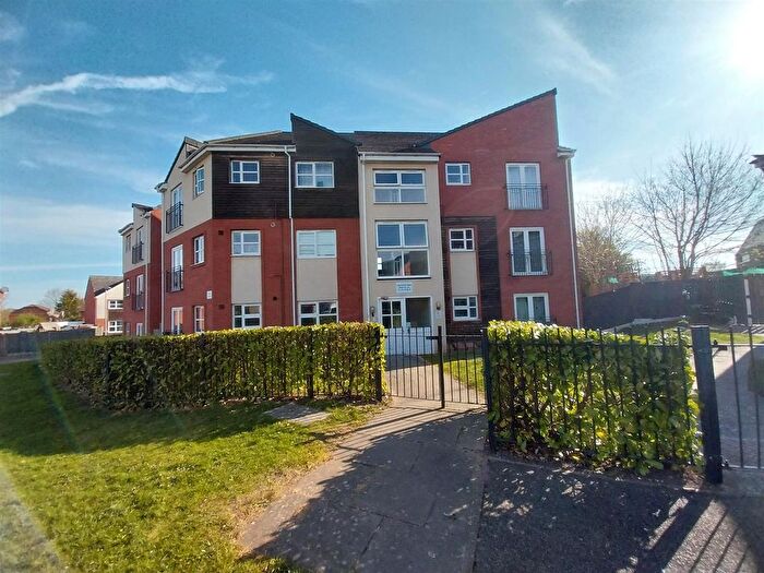 2 Bedroom Flat To Rent In Flat Fairmount Close, Brickfields, Worcester, WR4