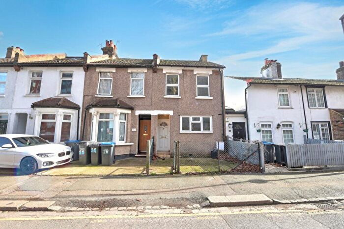 3 Bedroom Semi Detached House For Sale In Cross Road, Croydon, CR0