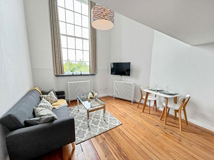 1 Bedroom Flat To Rent In Flat, Mcdonald Road, Edinburgh, EH7