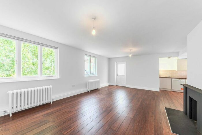 2 Bedroom Flat To Rent In St Annes Close, Highgate, London, N6