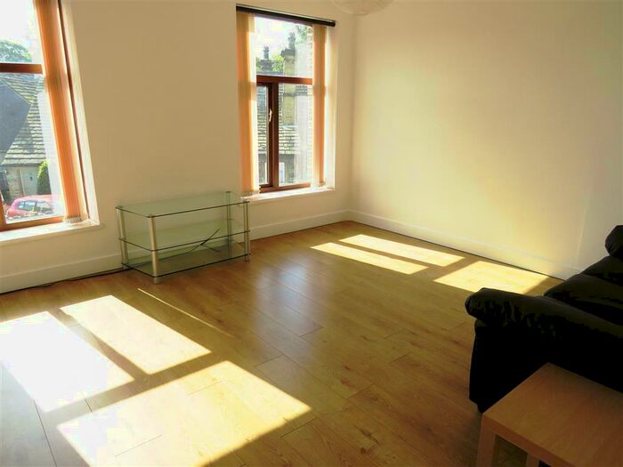 3 Bedroom Flat To Rent In Bay Hall Common Road, Huddersfield, HD1