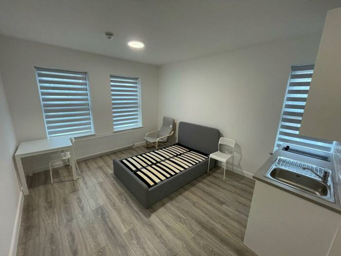 Studio To Rent In Hardwicke Road, London, N13