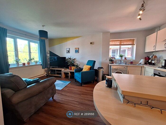 2 Bedroom Flat To Rent In Hassocks Close, Nottingham, NG9