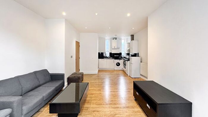 2 Bedroom Flat For Sale In Clasketgate, Lincoln, LN2
