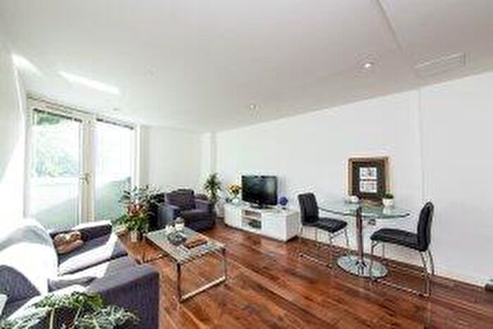 1 Bedroom Flat To Rent In Hackney Road, Hackney, London, E2