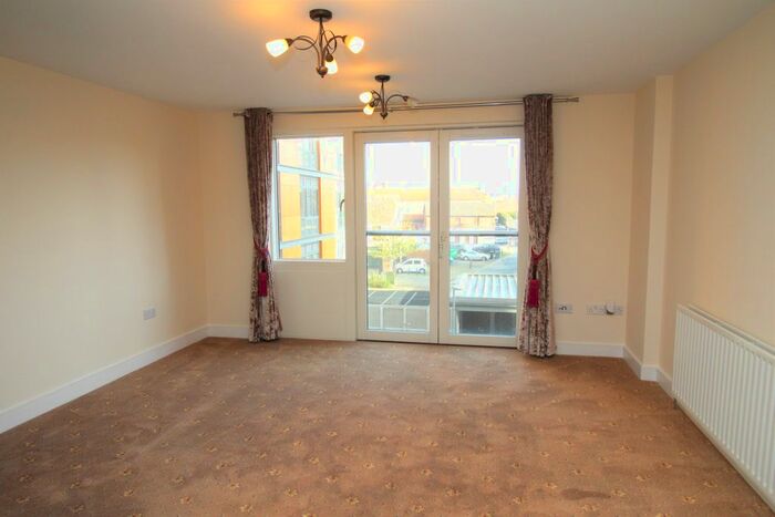 2 Bedroom Flat To Rent In High Street, Poole, BH15