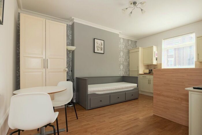 Studio To Rent In Waverley Road, Southsea, PO5