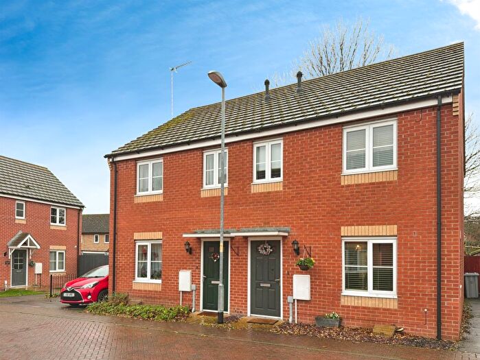 3 Bedroom Semi Detached House For Sale In Brooklands Way, Bourne, PE10