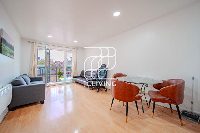 2 Bedroom Flat To Rent In Morton Close, London, E1