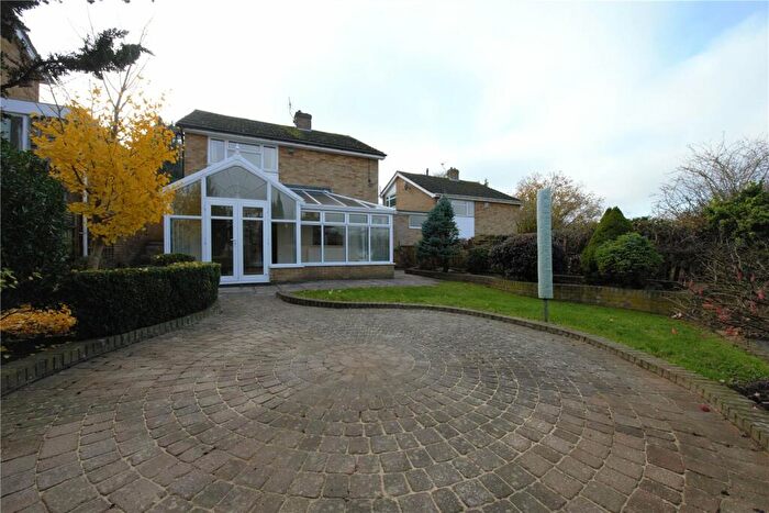 4 Bedroom Link Detached House To Rent In River Close, East Farleigh, ME15