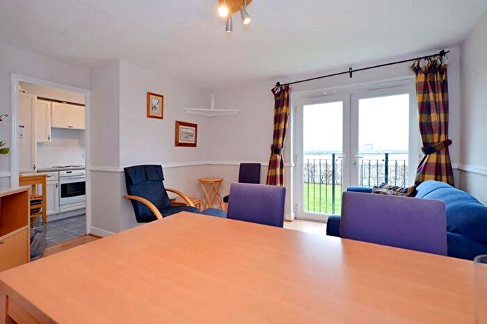 2 Bedroom Flat To Rent In Ferguson Close, London, E14