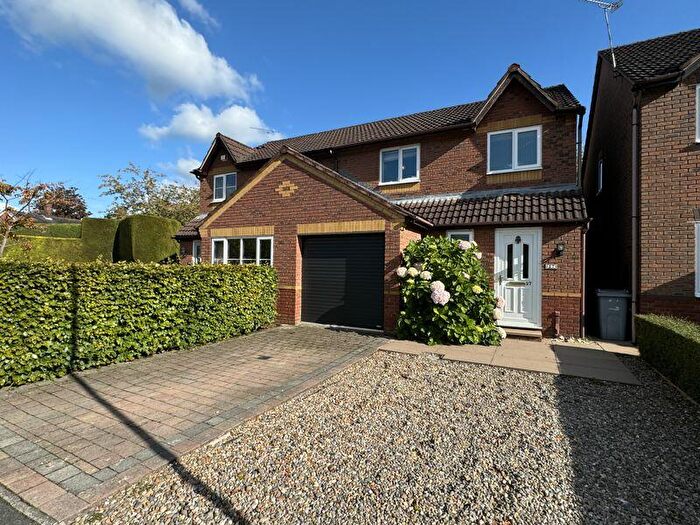 3 Bedroom Semi-Detached House For Sale In Chestnut Drive, Holmes Chapel, CW4