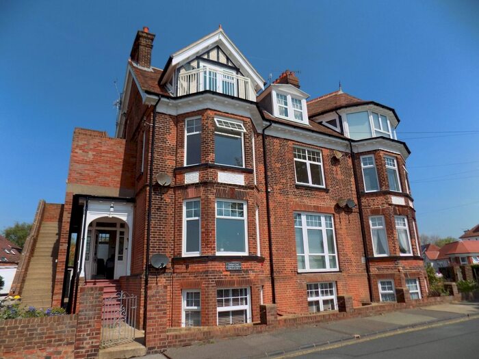 2 Bedroom Flat To Rent In Graham Court, Hamilton Gardens, Felixstowe, IP11