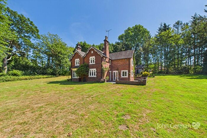 4 Bedroom Detached House For Sale In Lawn Bank House, Wychnor, Burton-on-Trent, DE13