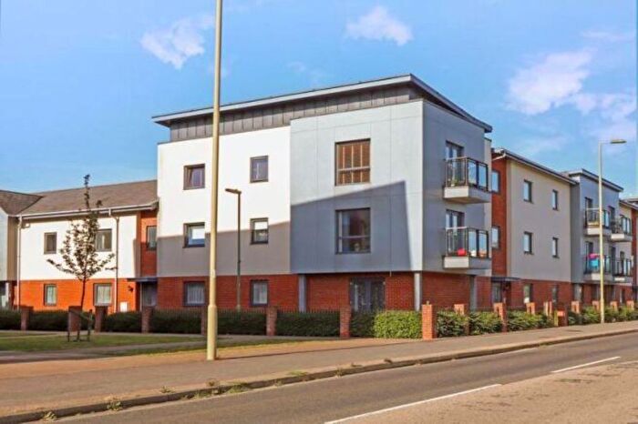 2 Bedroom Flat For Sale In Foxtail Road, Waterlooville, PO7