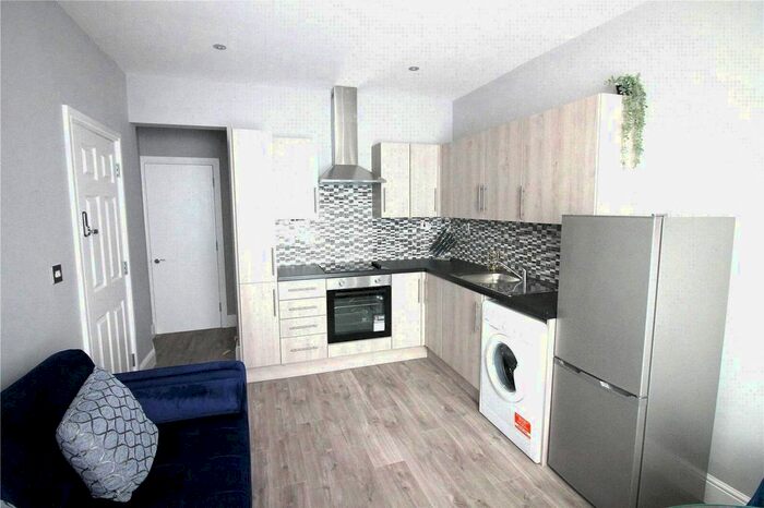 2 Bedroom Flat To Rent In Felix Road, London, W13