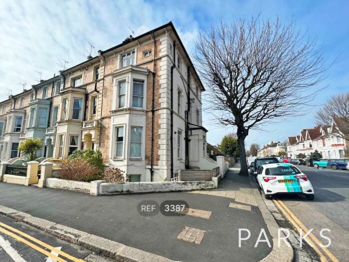 2 Bedroom Flat To Rent In Denmark Villas, Hove, BN3