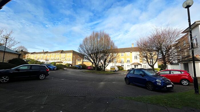 1 Bedroom Flat For Sale In Kingswood Drive, Sutton, SM2