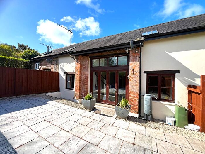 3 Bedroom Barn Conversion To Rent In Village Way, EX5