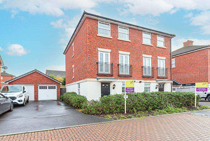 3 Bedroom Town House For Sale In Skates Drive, RG41