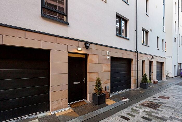 2 Bedroom Property For Sale In Shoemakers Close, Edinburgh, EH8