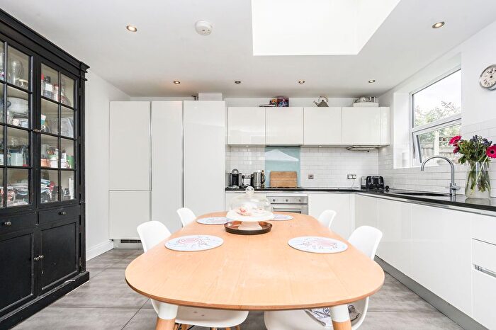 3 Bedroom Flat For Sale In Lydford Road, London, NW2