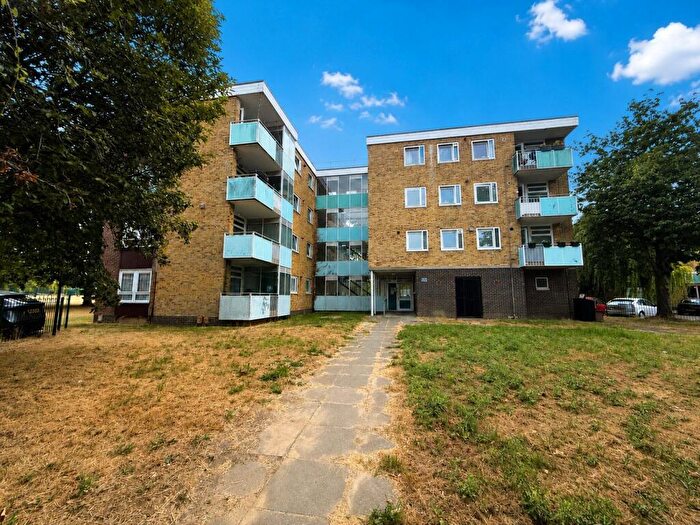 2 Bedroom Apartment To Rent In Kendal Avenue, Millbrook, Southampton, SO16