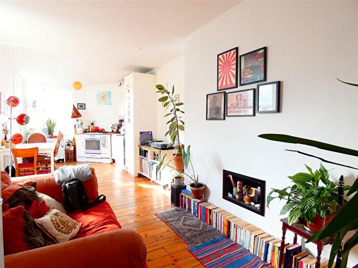 2 Bedroom Flat To Rent In Newington Green Mansions, London, N16