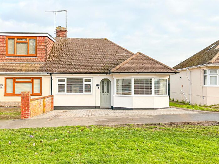 2 Bedroom Semi-Detached Bungalow For Sale In Broadlands Avenue, Hockley, SS5