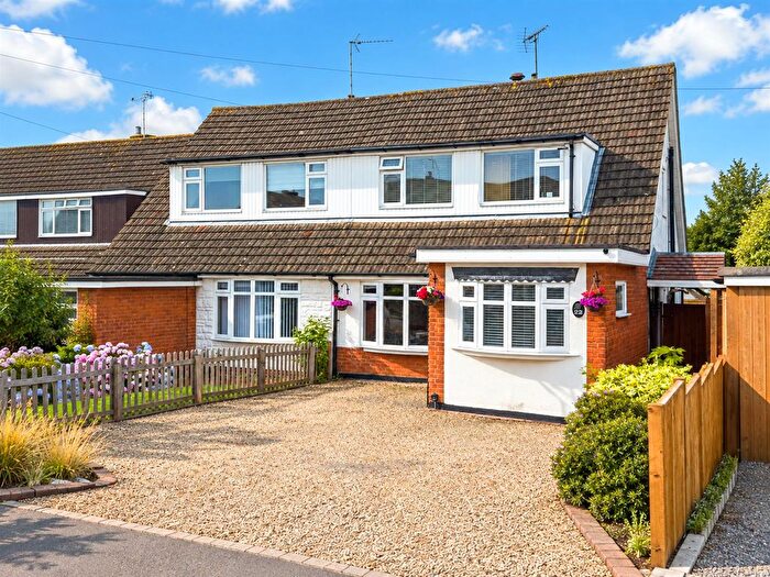 4 Bedroom Semi-Detached House For Sale In Bosworth Close, Hockley, SS5