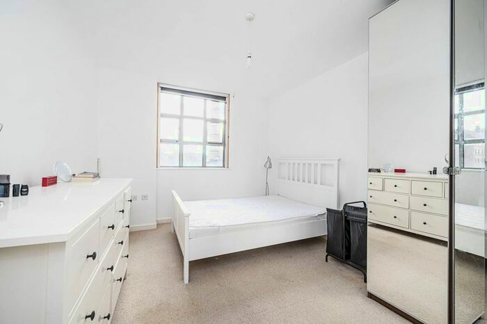 1 Bedroom Flat To Rent In Somerford Grove, Stoke Newington, London, N16